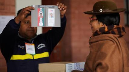 Cierran las urnas y comienza el recuento en el balotaje de Bolivia