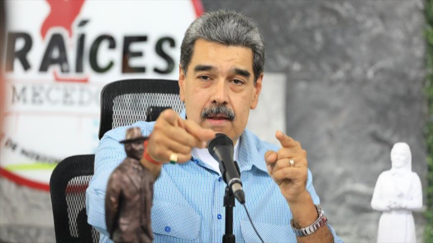 El presidente venezolano, Nicolás Maduro, en una reunión en las Bases de Misiones (Comuna Las 8 Raíces de Mecedores), Caracas, Venezuela.
