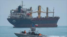 Irán deja de ocultar su flota de petroleros y desafía sanciones de EEUU