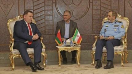 Irán aboga por fortalecer los lazos defensivos con Bielorrusia