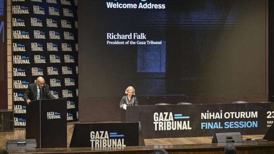 El profesor Richard Falk pronuncia su discurso de apertura en la sesión final del Tribunal de Gaza, Estambul, Turquía, 23 de octubre de 2025.
