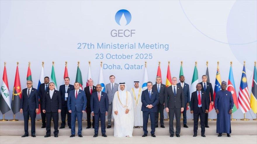 El ministro de Petróleo iraní, Mohsen Paknejad (izd.), en la 27ª reunión ministerial del Foro de Países Exportadores de Gas (GECF), Doha, Catar, 23 de octubre de 2025.