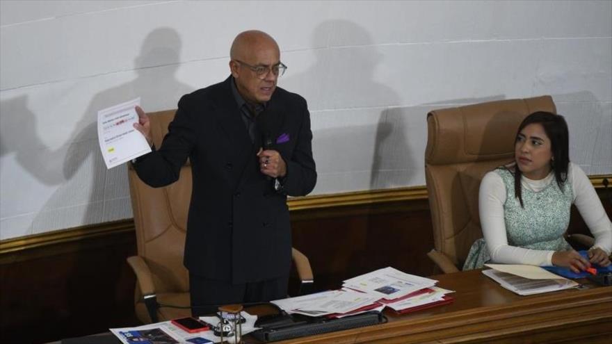 El presidente de la Asamblea Nacional de Venezuela, Jorge Rodríguez, habla durante una sesión parlamentaria en Caracas, 28 de octubre de 2025.