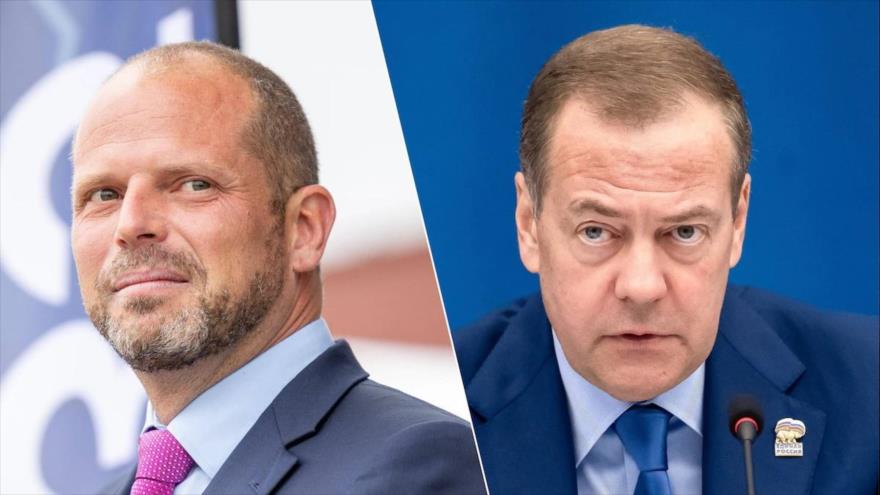El vicepresidente del Consejo de Seguridad y expresidente ruso, Dmitri Medvédev (drcha.) y el ministro de defensa de Bélgica, Theo Francken. (Foto: AP)