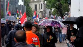 Trabajadores uruguayos reclaman al gobierno y apoyan a palestinos