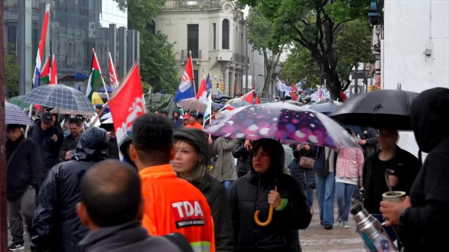Trabajadores uruguayos reclaman al gobierno y apoyan a palestinos
