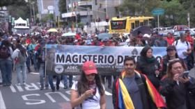 Maestros de Colombia se manifiestan por deficiente servicio de salud