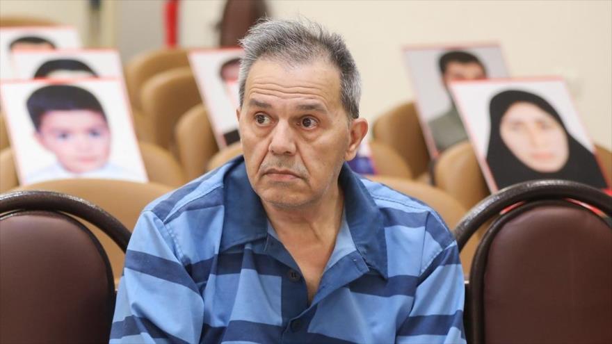 Yamshid Sharmahd, cabecilla del grupo terrorista Tondar, durante su juicio en un tribunal en Teherán, capital de Irán.