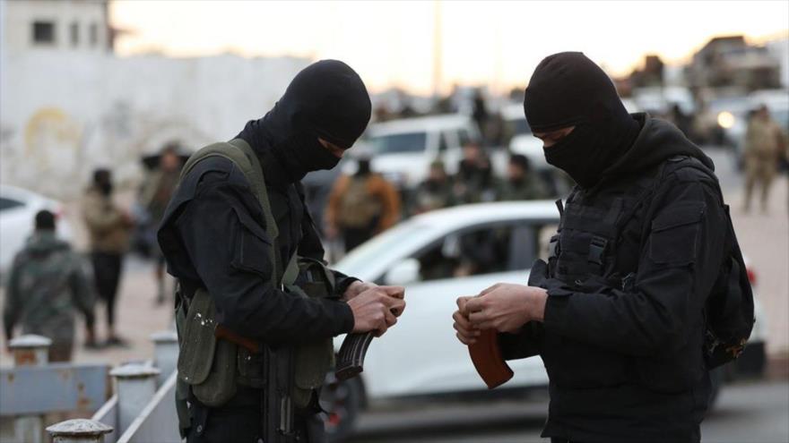 Combatientes del gobierno interino de Siria, desplegados en la región de Tartus, 7 de marzo de 2025. (Foto: Getty Images)