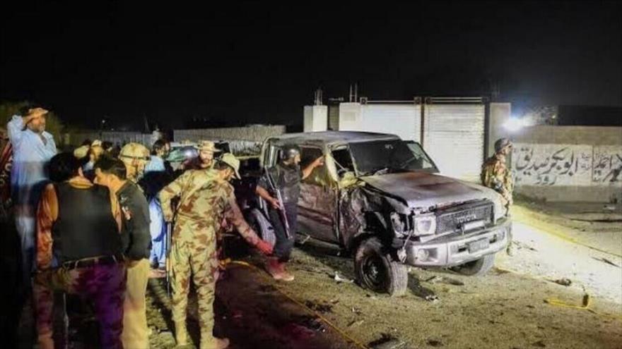 Fuerzas de seguridad iraníes acorralan el lugar de un ataque terrorista en Iranshahr, en la provincia suroriental de Sistán y Baluchistán.