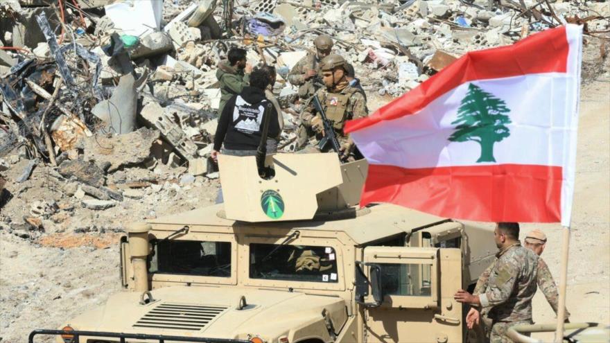 Tropas del ejército libanés patrullan una aldea fronteriza sureña devastada por las fuerzas israelíes, 18 de febrero de 2025. (Foto: AFP)