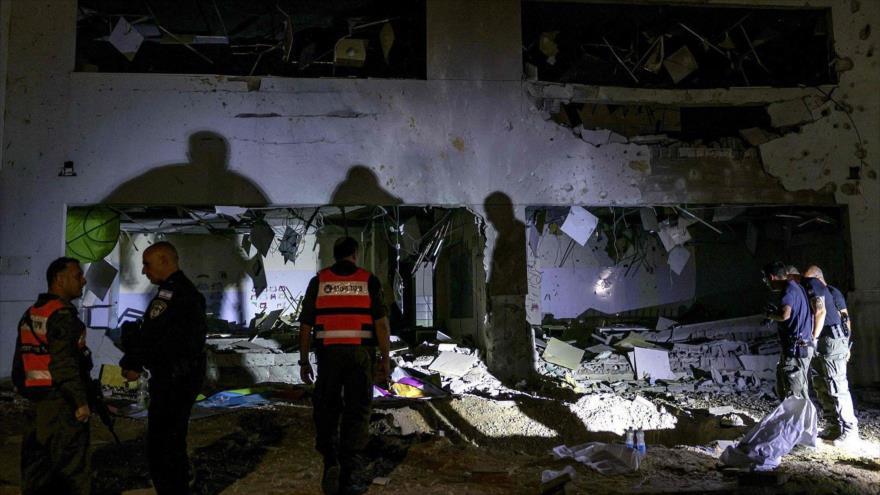 Daños en Gedera, sur de Israel, tras bombardeo iraní, 2 de octubre de 2024. (Foto: AFP)
