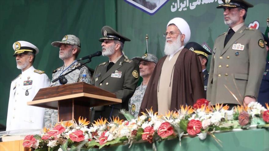 El jefe del Estado Mayor de las Fuerzas Armadas de Irán, el general de división Abdolrahim Musavi, habla durante un acto. (Foto: Defapress)