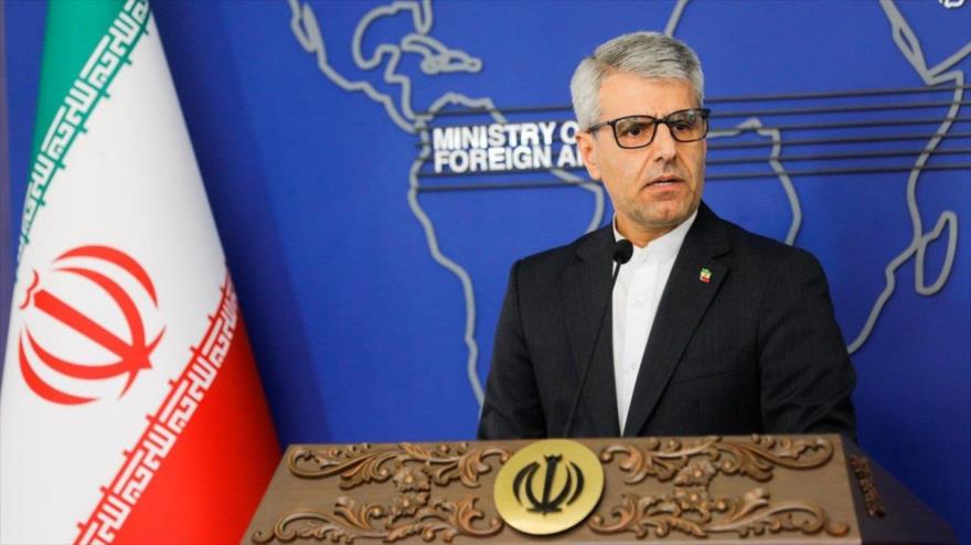 El portavoz de la Cancillería iraní, Esmail Baqai, ofrece una rueda de prensa en Teherán.