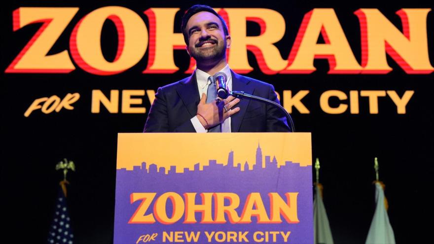 El nuevo alcalde elegido de la ciudad de Nueva York, Zohran Mamdani, durante un discurso de victoria en una fiesta de vigilancia nocturna para las elecciones de alcalde, 4 de noviembre de 2025. (Foto: AP)