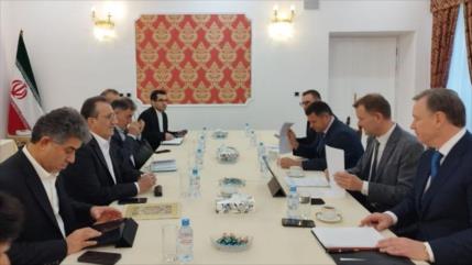 Irán y Rusia examinan crear un consorcio marítimo conjunto