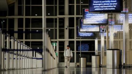 Cierre histórico del gobierno en EEUU cancela más de mil vuelos