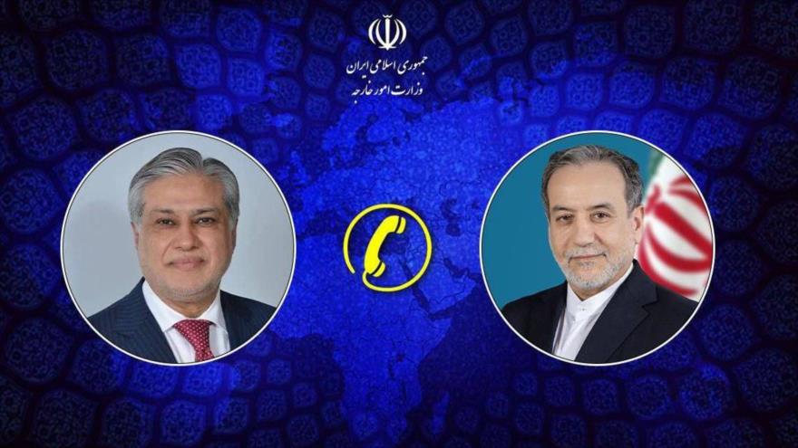 El canciller iraní, Seyed Abás Araqchi (decha.) y su par paquistaní Mohamad Ishaq Dar.