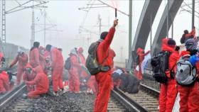 Activistas bloquean puerto de Hamburgo por venta de armas a Israel