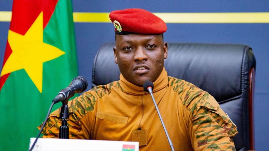 El presidente de la transición de Burkina Faso, el capitán Ibrahim Traoré.
