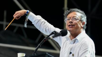 Petro llama a consultas a su embajador en EEUU por un “irrespeto brutal”