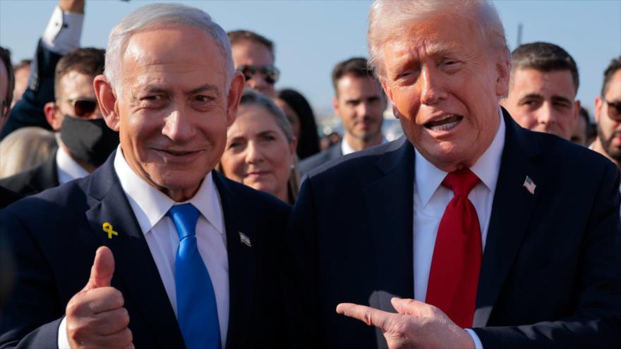 El presidente de EE.UU., Donald Trump (decha.) y el premier israelí, Benjamín Netanyahu, 13 de octubre de 2025.