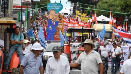 Sectores sociales marchan en Costa Rica contra políticas de Chaves