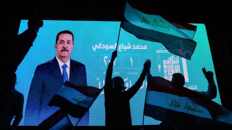 Simpatizantes del primer ministro iraquí, Muhamad Shia al-Sudani, celebran en Bagdad la victoria del partido gobernante en comicios, 12 de noviembre de 2025. (Foto: FP)