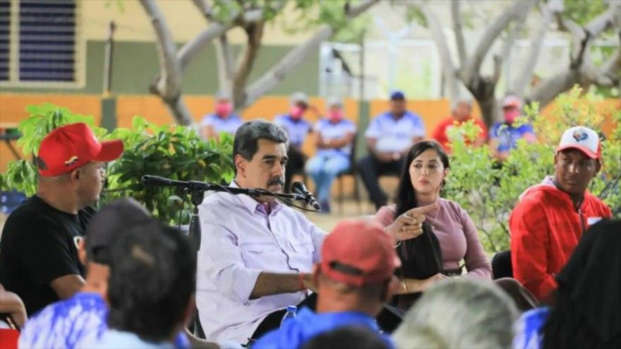 El presidente de Venezuela, Nicolás Maduro (C), ofrece un discurso durante una visita al estado Aragua, 12 de noviembre de 2025. (Foto: Prensa Presidencial)