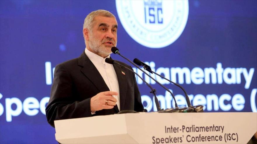 El vicepresidente del Parlamento iraní, Ali Nikzad, durante la Conferencia Interparlamentaria de Presidentes de Parlamentos (ISC) en Pakistán, 12 de noviembre de 2025. 