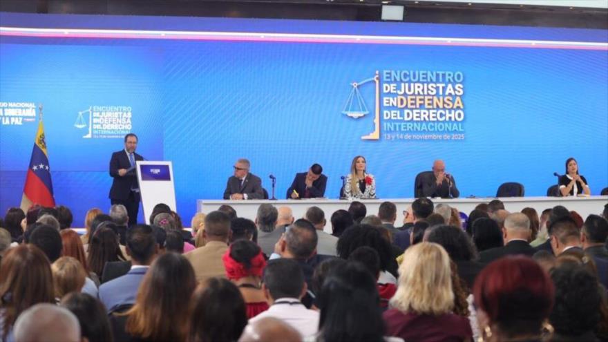 El canciller de Venezuela, Yván Gil, durante un congreso de juristas celebrado en Caracas, la capital de Venezuela, 13 de noviembre de 2025.