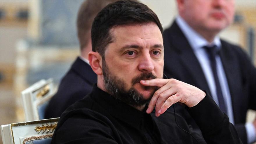 El presidente de Ucrania, Volodímir Zelenski, durante una reunión con el canciller de los Países Bajos en Kiev, 28 de octubre de 2025. (Foto: AFP)