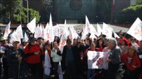 Trabajadores de la educación inician paro de labores en México