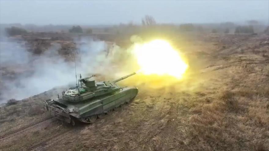 Un tanque del Ejército de Rusia participa en una operación en Ucrania.