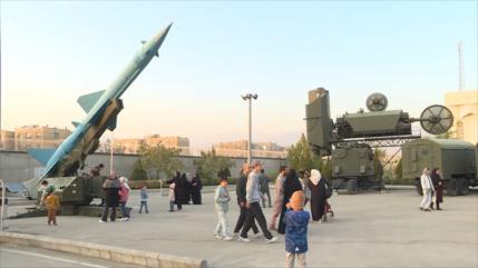 Irán exhibe avances aeroespaciales en feria de Teherán