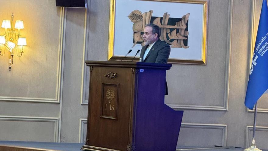 El canciller de Irán, Seyed Abás Araqchi, en la conferencia denominada ‘El Derecho Internacional bajo Ataque, Agresión y Defensa’, Teherán, 16 de noviembre de 2025.