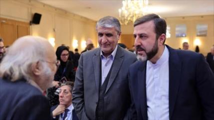 Irán avisa a Europa que revisará su política ante otra resolución en AIEA