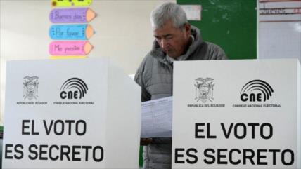 Cierran mesas de votación del referéndum en Ecuador; piden madurez política