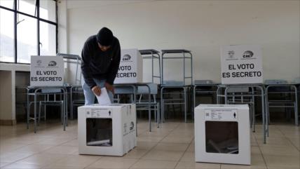 El No se impone en el referéndum de Ecuador: según primeros resultados