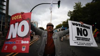 Ecuatorianos celebran en calles triunfo de “NO” en referéndum de Noboa