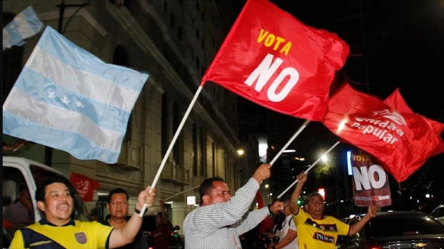 Ecuatorianos llaman a votar por el no a las cuatro preguntas del referéndum. 16 de noviembre de 2025