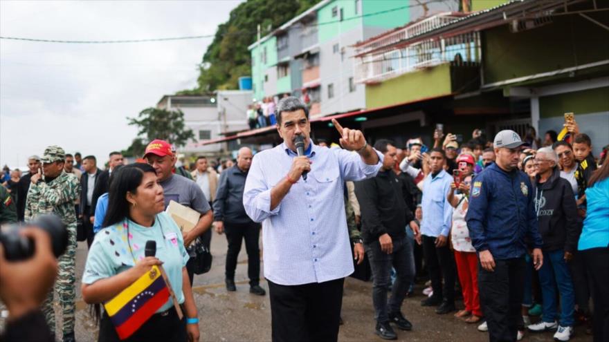 El presidente venezolano, Nicolás Maduro, recorre la Comuna Guerreras y Guerreros de Ojo de Agua,19 de noviembre de 2025.