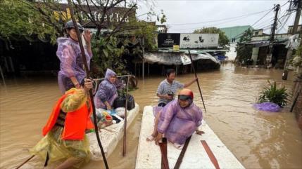 Históricas inundaciones dejan 52 muertos en Vietnam