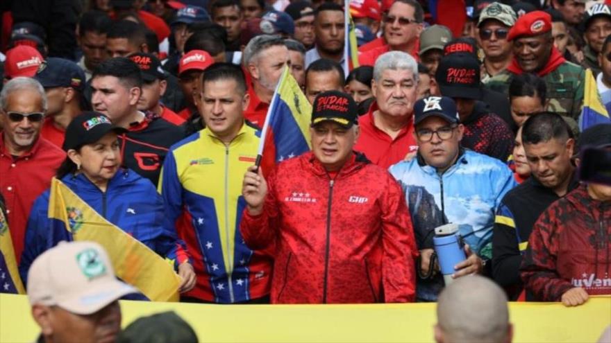 El ministro de Interior, Justicia y Paz de Venezuela, Diosdado Cabello (C), asiste a una movilización popular celebrada en Caracas, 25 de noviembre de 2025.