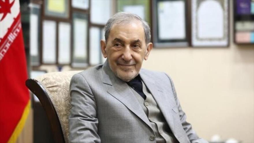Ali Akbar Velayati, asesor del Líder de la Revolución Islámica de Irán, el ayatolá Seyed Ali Jamenei.