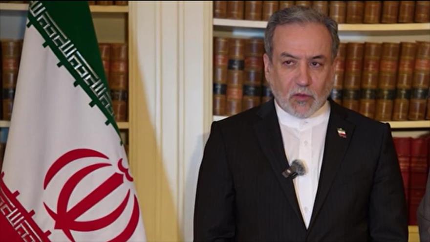 El canciller iraní, Seyed Abás Araqchi, durante su entrevista con IRIB, 27 de noviembre de 2025.