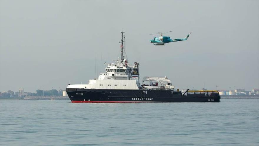 Un buque de la Armada rusa ingresa a la zona pública de los ejercicios militares conjuntos en el mar Caspio, 21 de julio de 2025