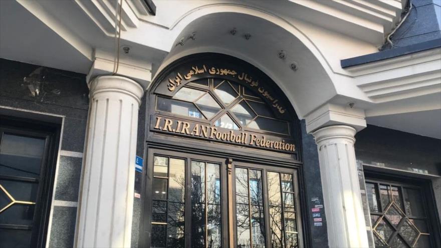 El edificio de la Federación Iraní de Fútbol (FFIRI, por sus siglas en inglés) en Teherán.