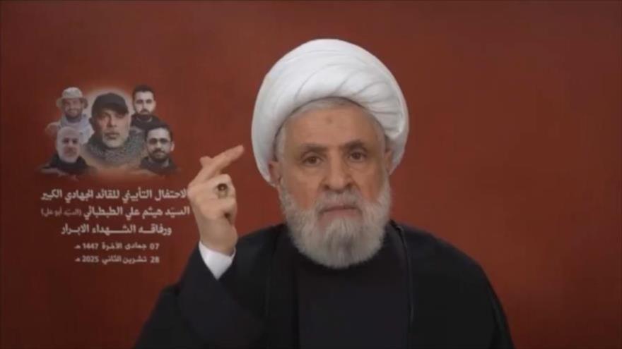 El líder de Hezbolá, el sheij Naim Qasem, ofrece un discurso, 28 de noviembre de 2025.