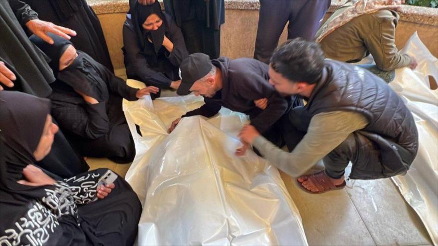 Familias de niños asesinados a tiros por fuerzas israelíes lloran por perder sus seres queridos en Jan Yunis, 29 de noviembre de 2025.